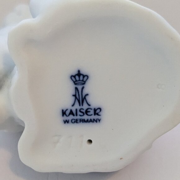 Vintage KAISER W GERMANY Bisque Porcelain #711 Sitting Cat Kitten Figurine